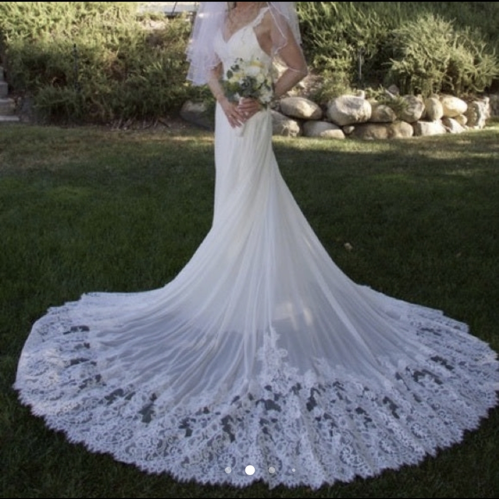 Beautiful Stella York Wedding Dress. NEVER WORN!